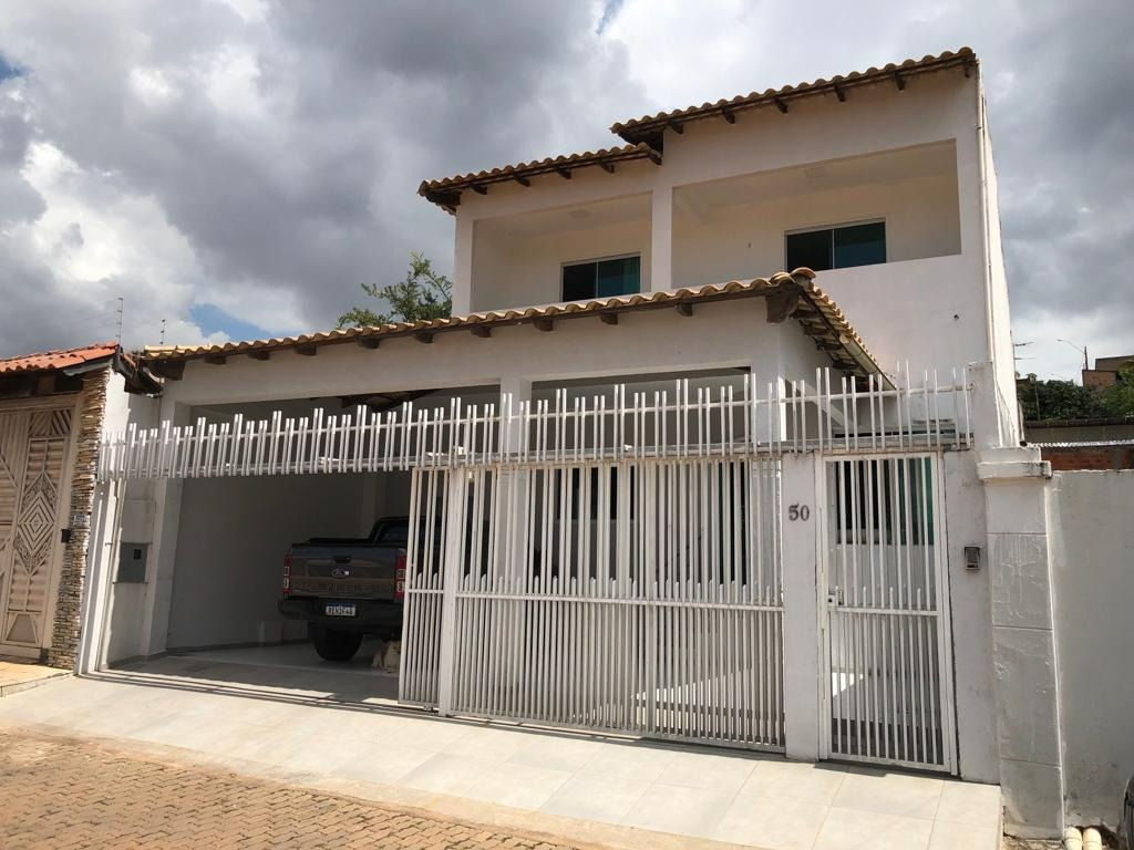 Casa à venda com 4 quartos, 400m² - Foto 1