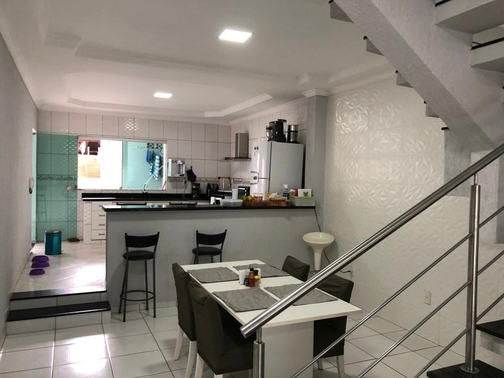 Casa à venda com 4 quartos, 400m² - Foto 2