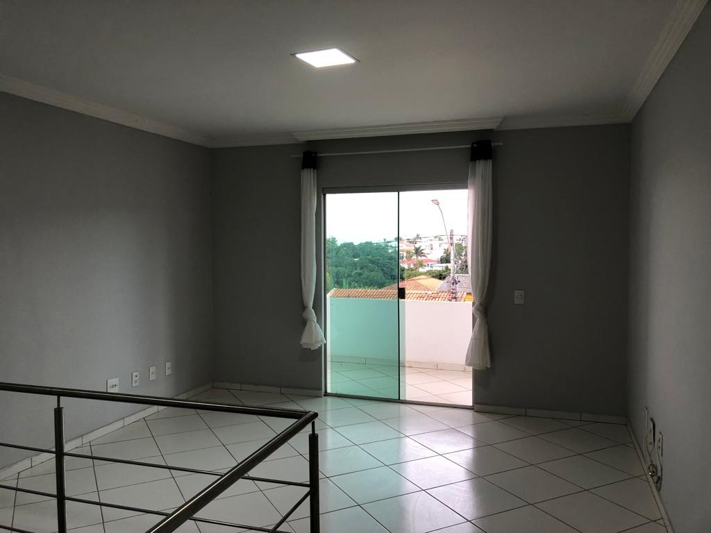 Casa à venda com 4 quartos, 400m² - Foto 4