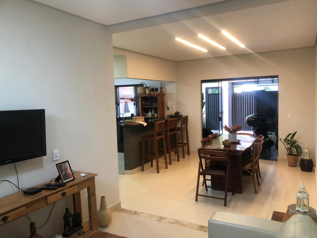 Casa à venda com 2 quartos, 180m² - Foto 2