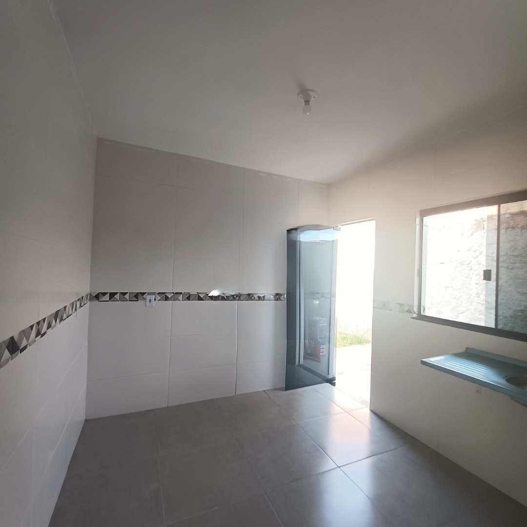 Casa à venda com 2 quartos, 65m² - Foto 4