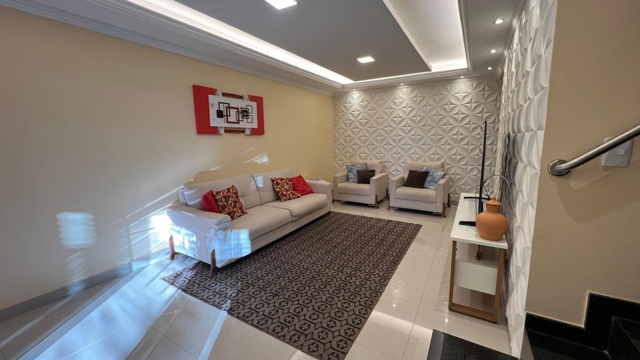 Casa à venda com 4 quartos, 378m² - Foto 2