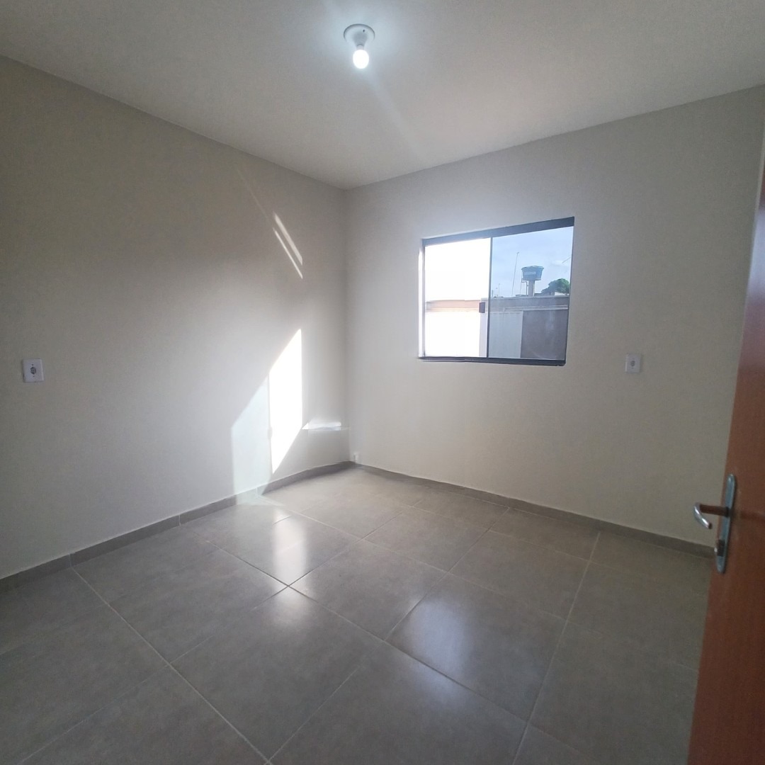 Casa à venda com 2 quartos, 65m² - Foto 1