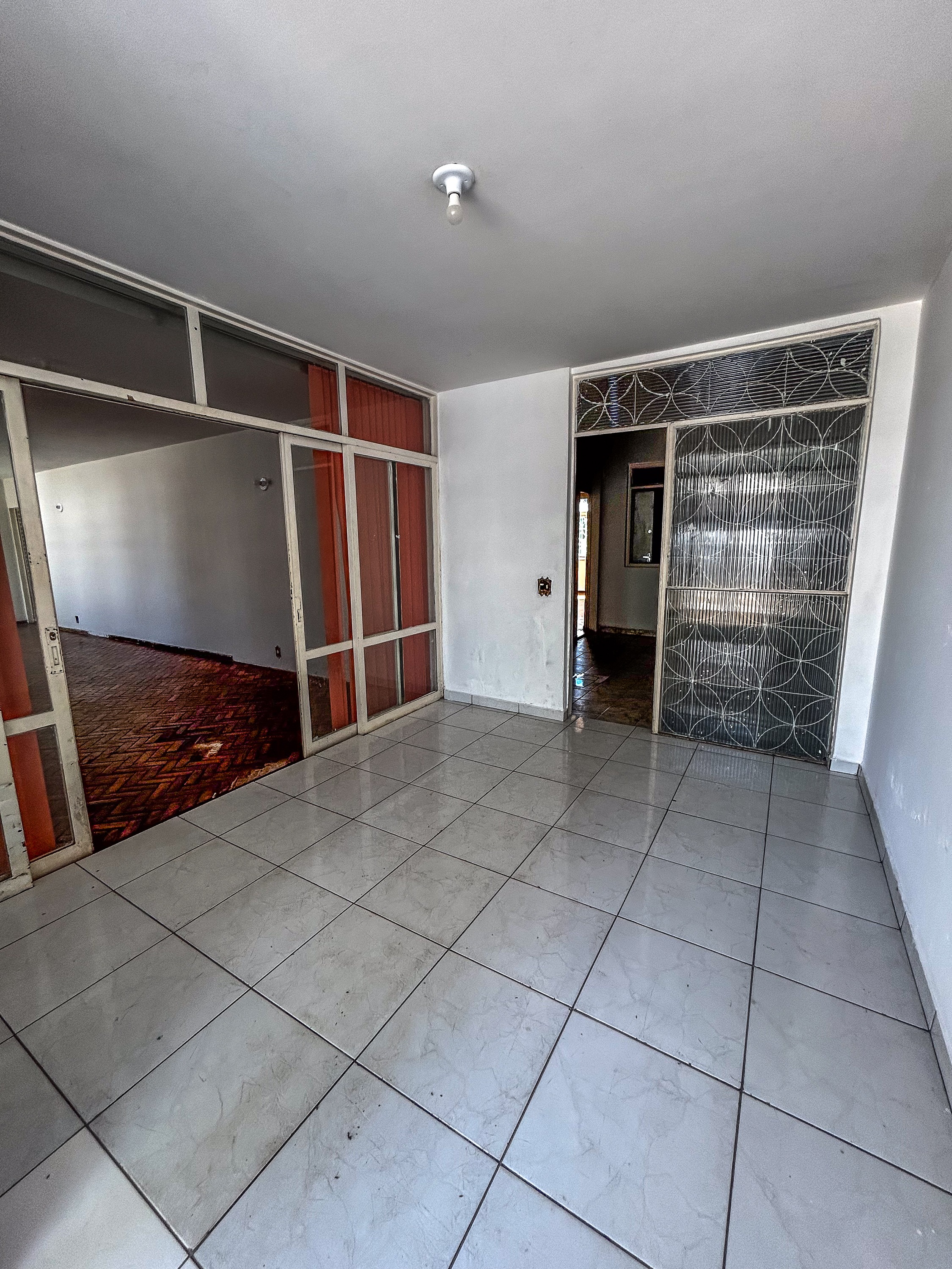 Casa à venda com 4 quartos, 206m² - Foto 2