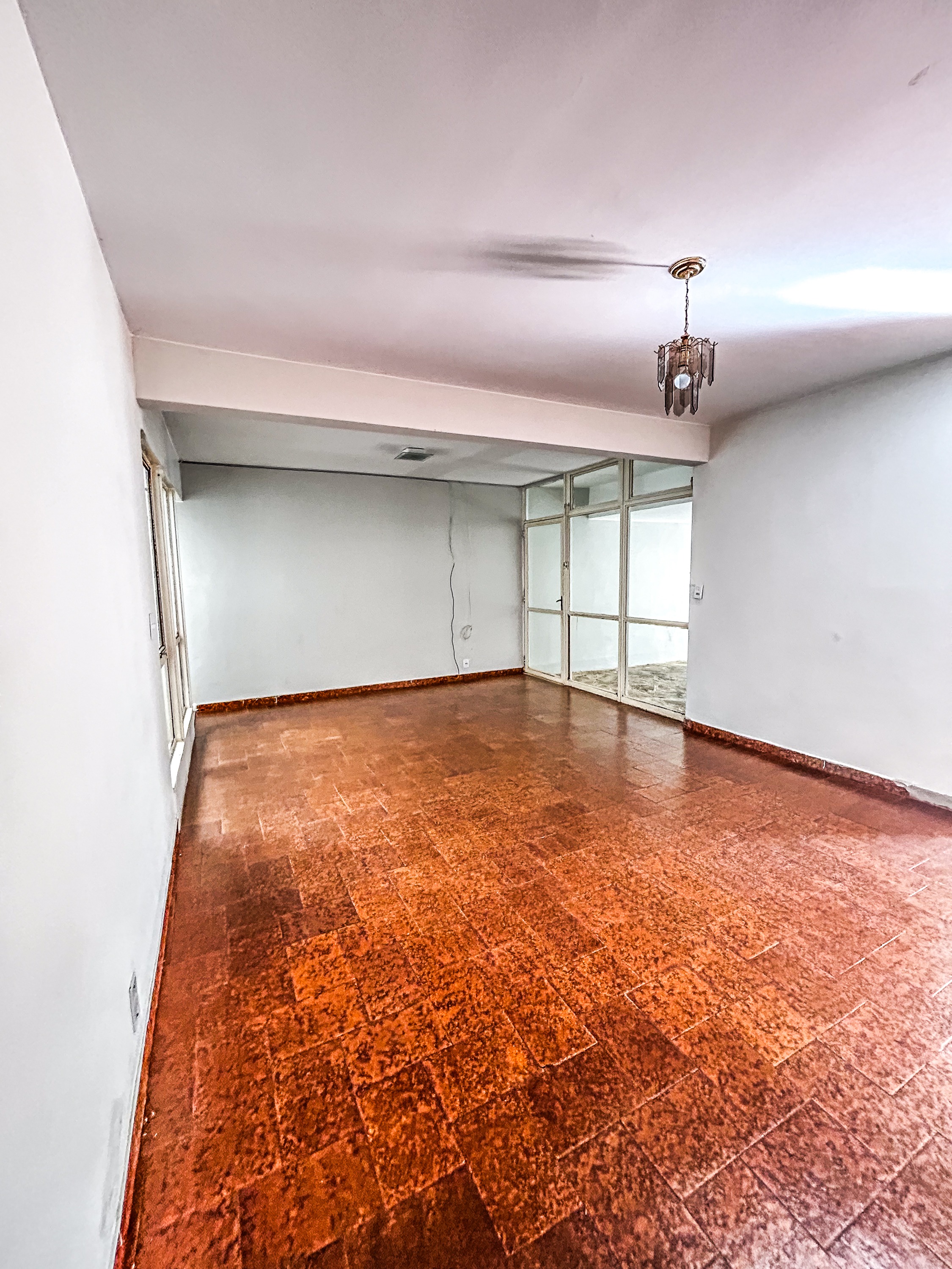 Casa à venda com 4 quartos, 206m² - Foto 1