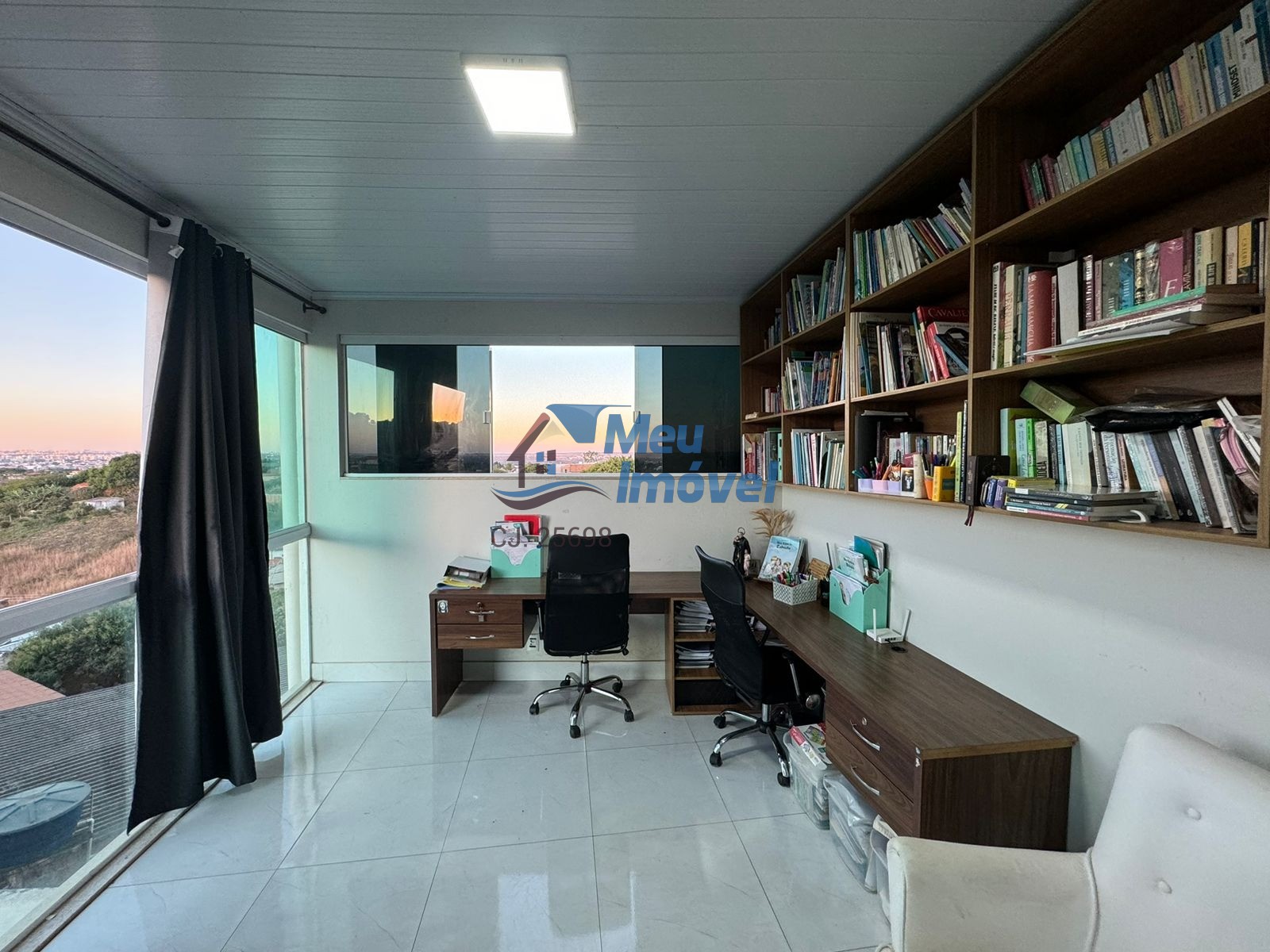 Casa à venda com 4 quartos, 250m² - Foto 1