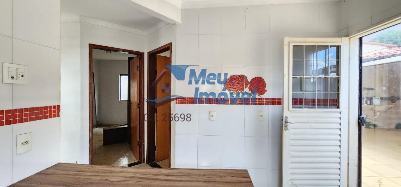 Casa à venda com 3 quartos, 90m² - Foto 3