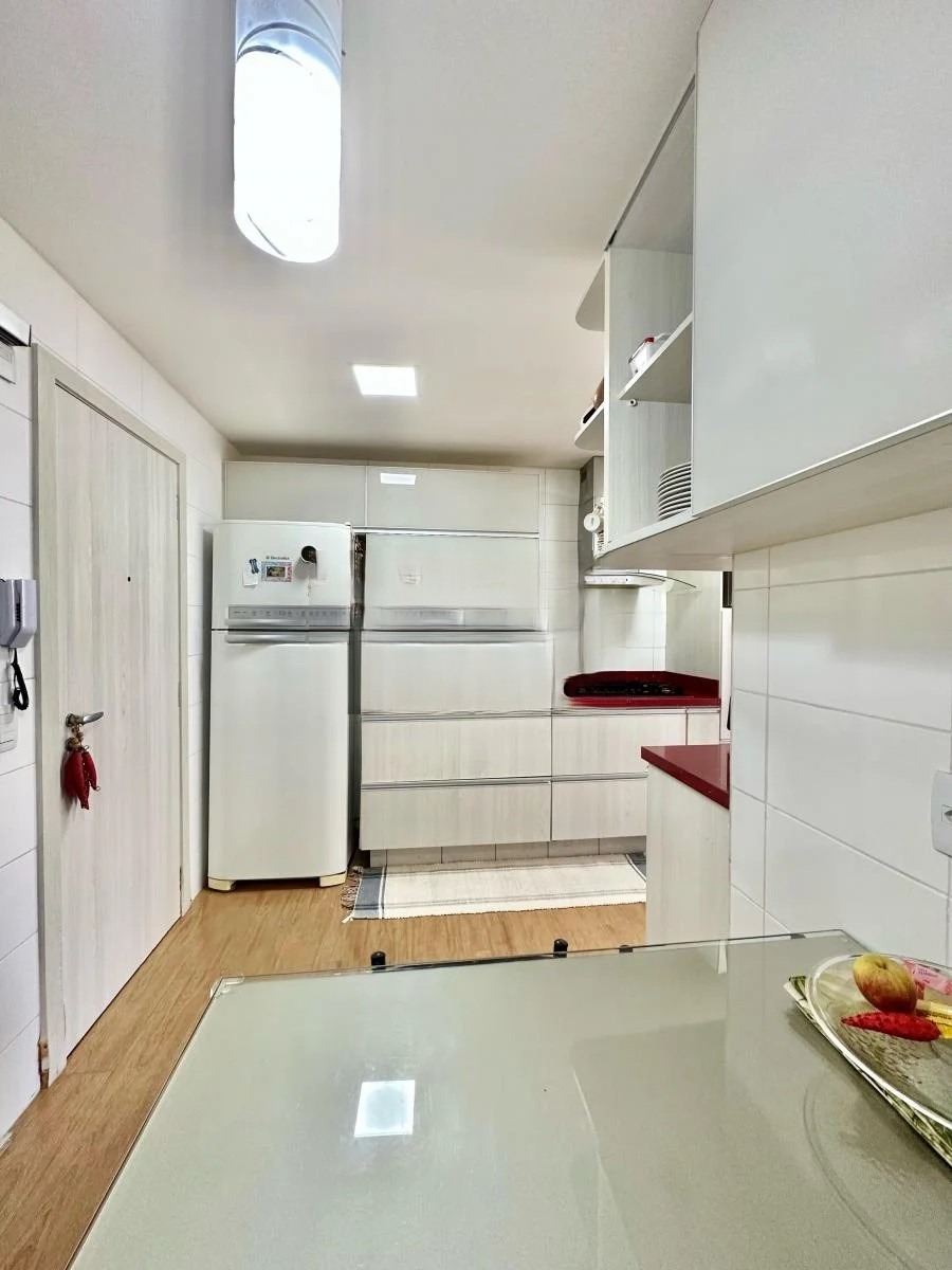 Apartamento à venda com 3 quartos, 96m² - Foto 7