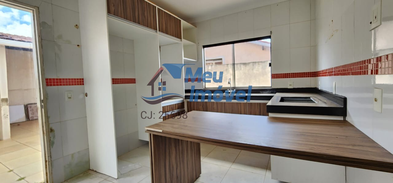 Casa à venda com 3 quartos, 90m² - Foto 2