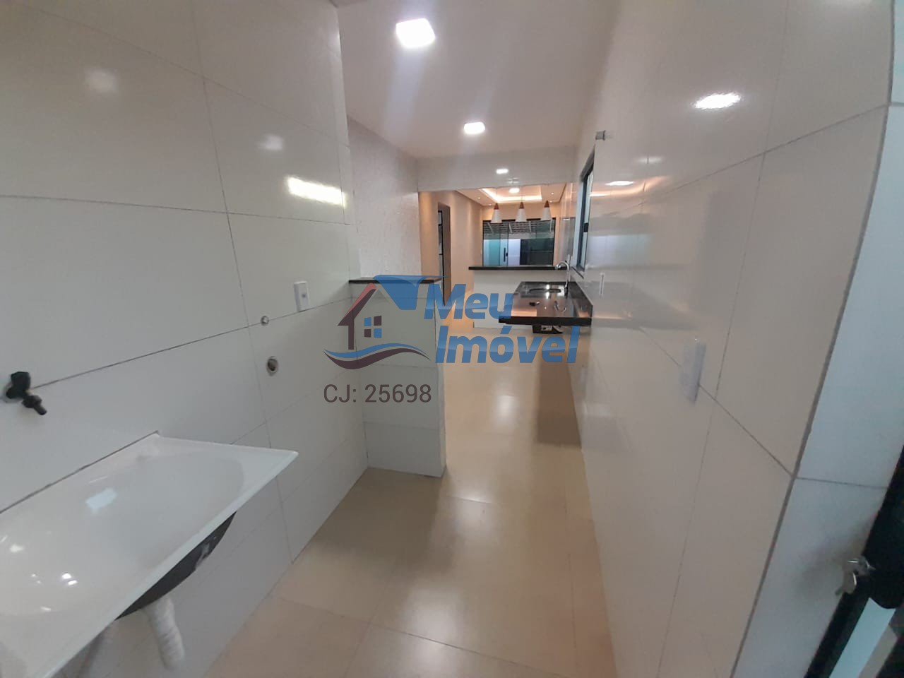 Casa à venda com 3 quartos, 126m² - Foto 1