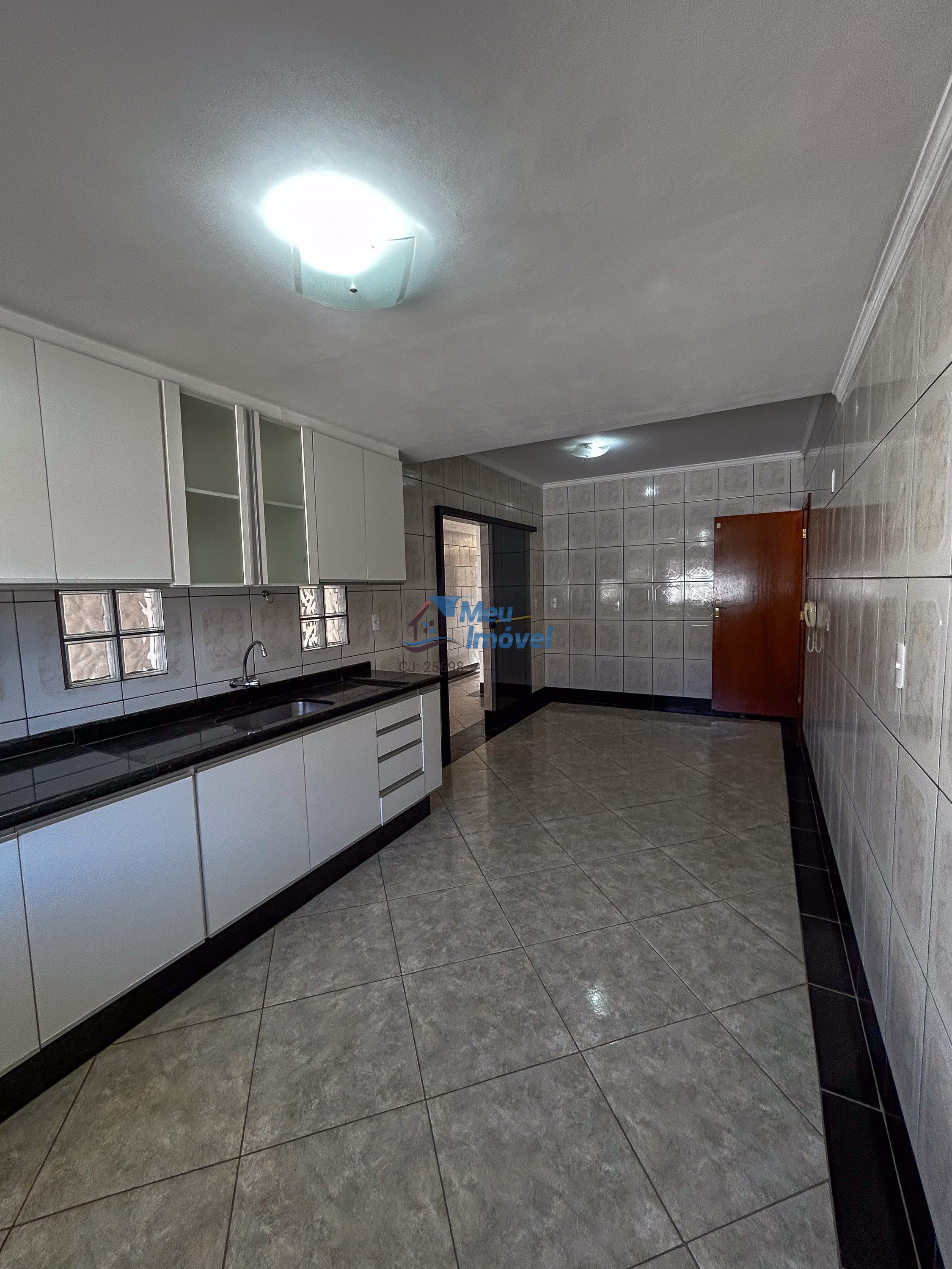 Casa à venda com 4 quartos, 360m² - Foto 2