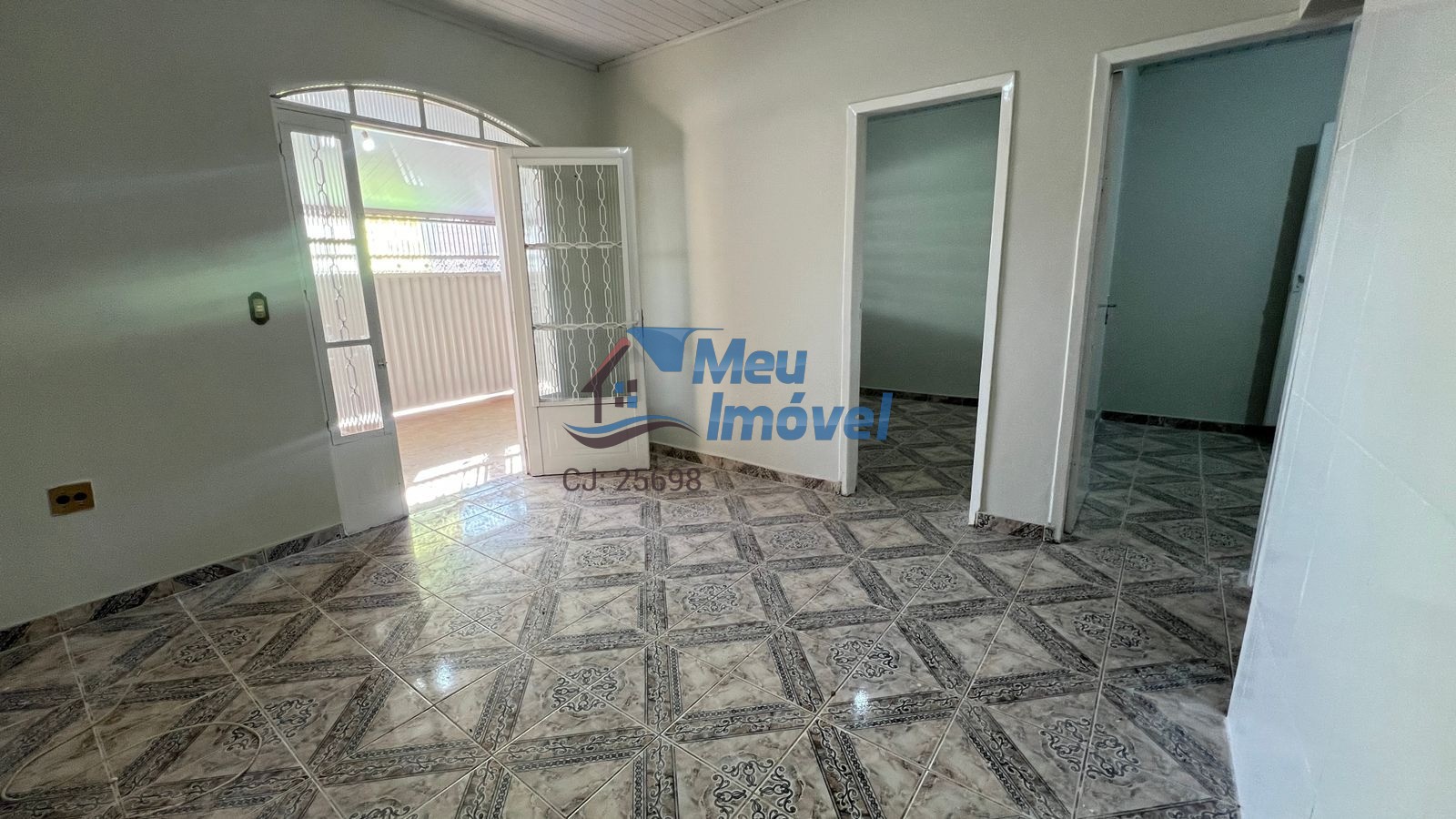 Casa à venda com 3 quartos, 112m² - Foto 1