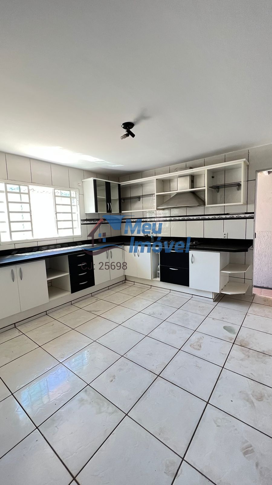 Casa à venda com 4 quartos, 180m² - Foto 1