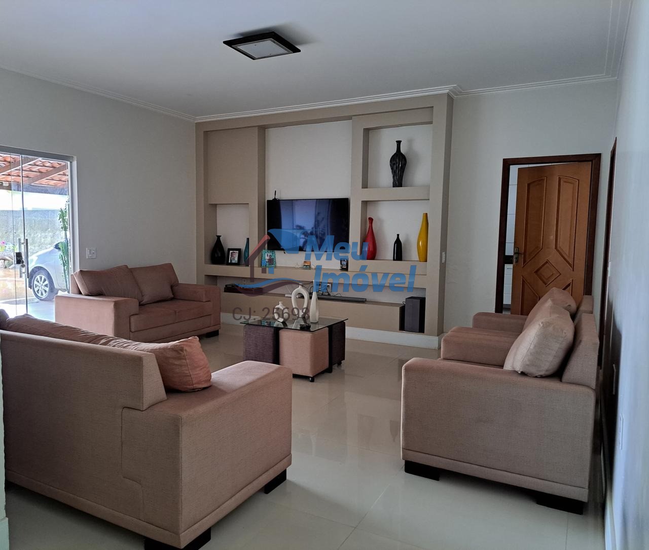 Casa à venda com 4 quartos, 284m² - Foto 1