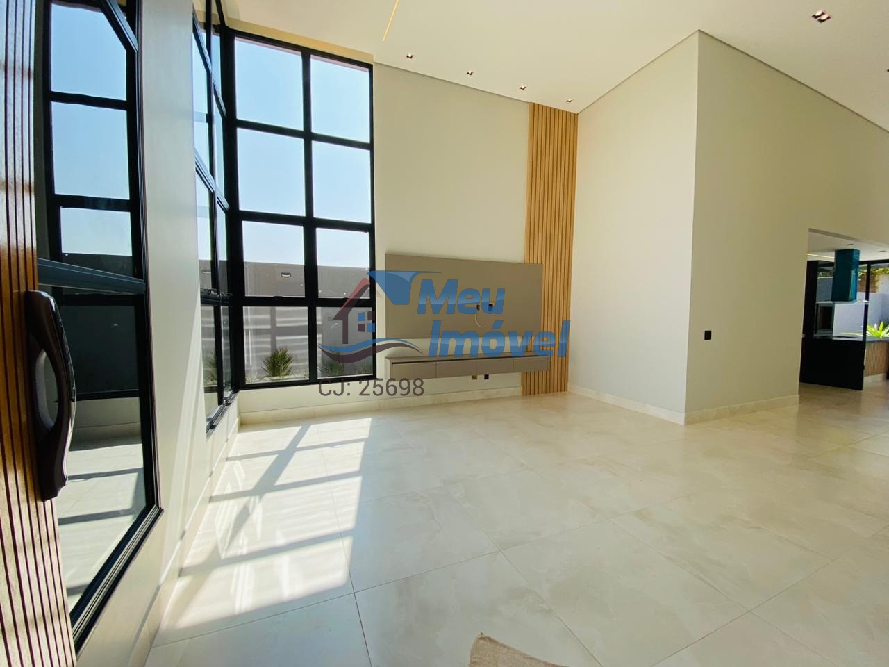 Casa à venda com 3 quartos, 370m² - Foto 1