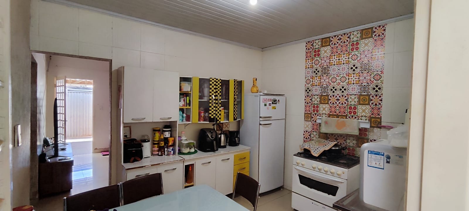 Casa à venda com 2 quartos, 70m² - Foto 1