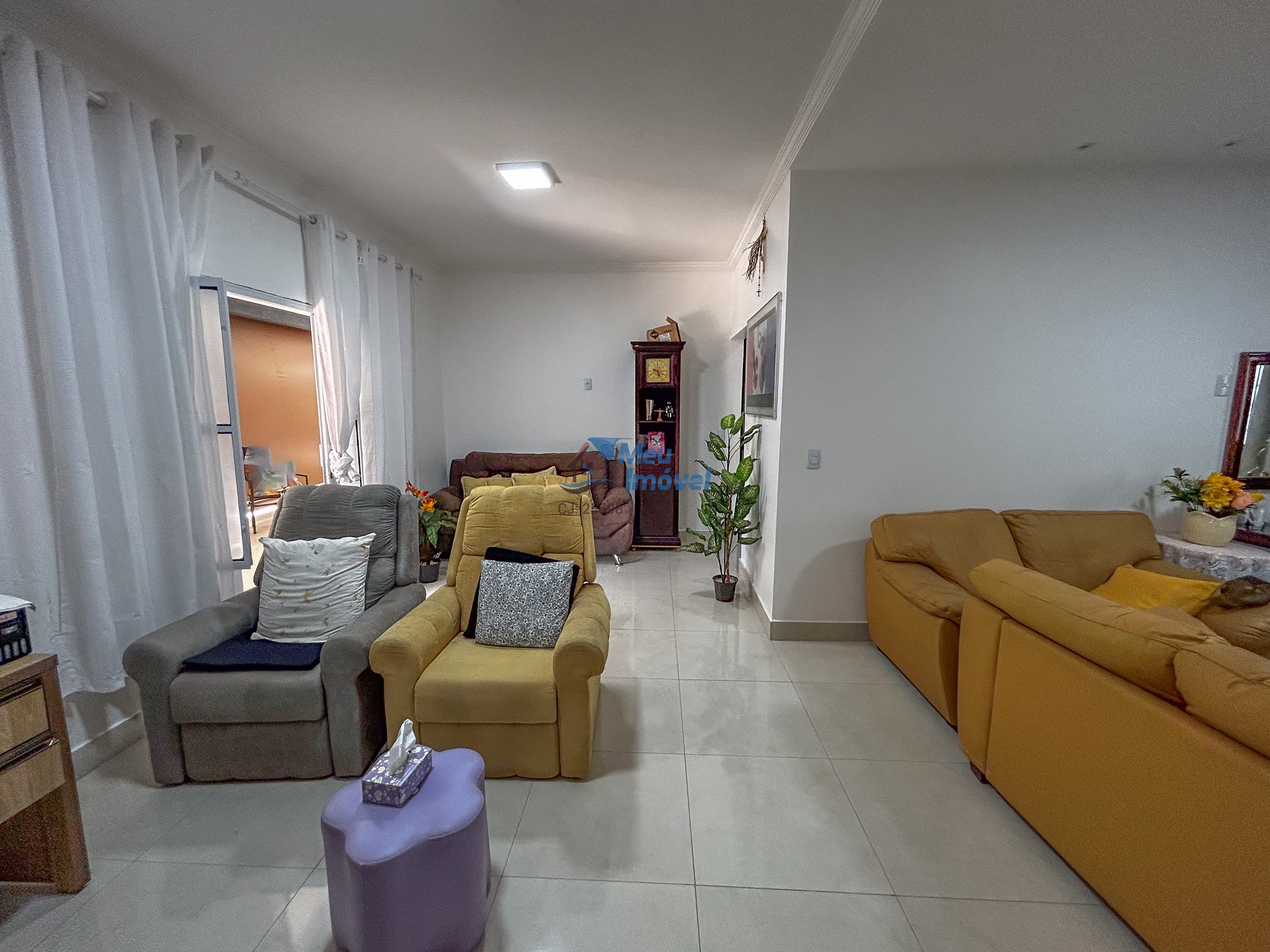 Casa à venda com 3 quartos, 205m² - Foto 2