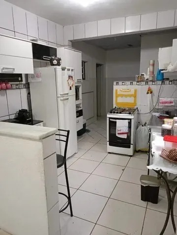 Casa à venda com 5 quartos, 210m² - Foto 1