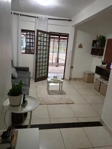 Casa à venda com 5 quartos, 210m² - Foto 3