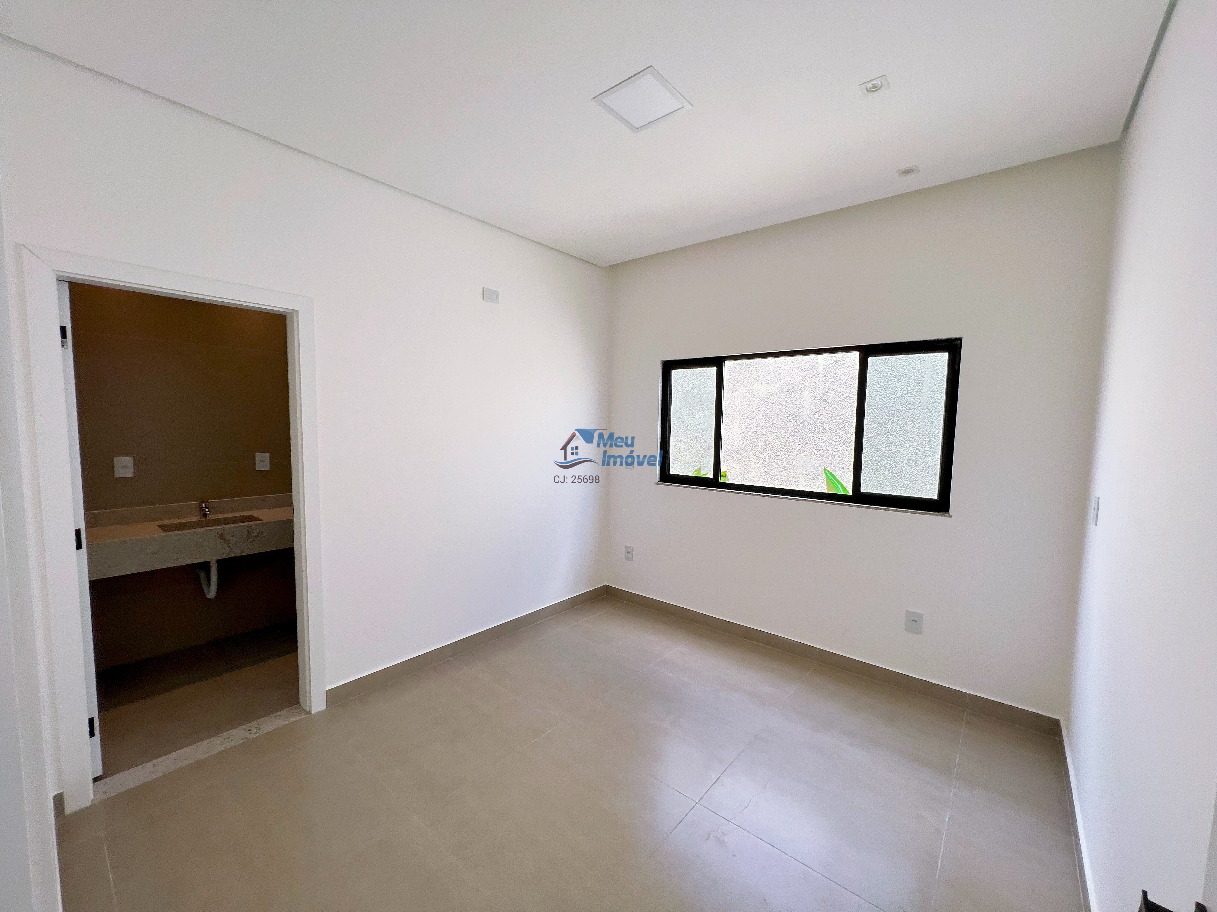 Casa à venda com 4 quartos, 190m² - Foto 4