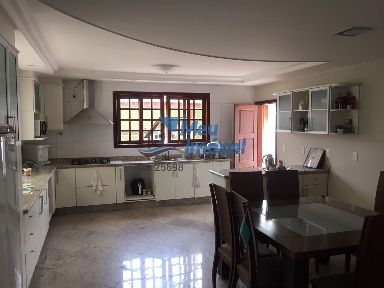 Casa à venda com 3 quartos, 410m² - Foto 2