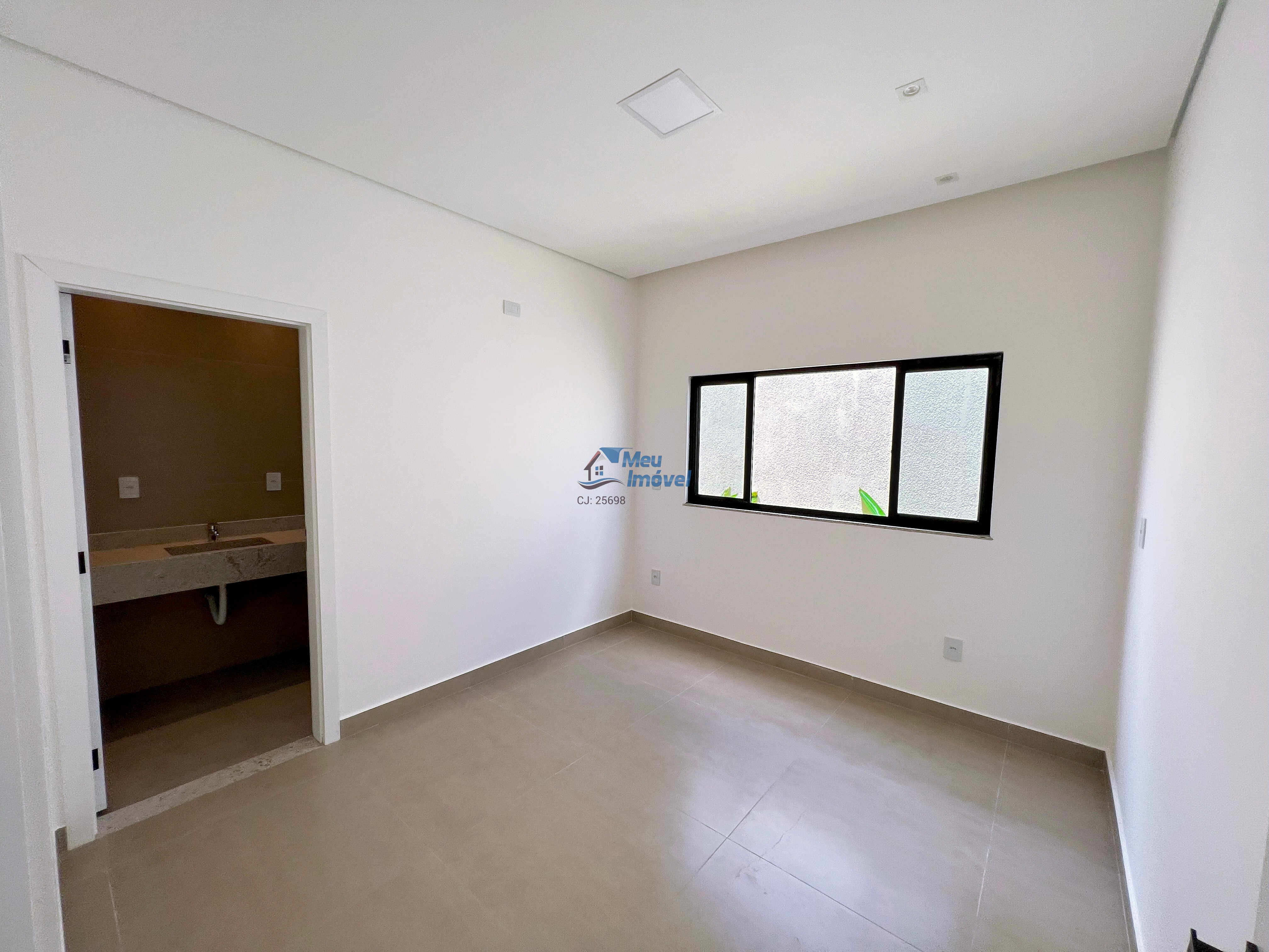 Casa à venda com 4 quartos, 191m² - Foto 3