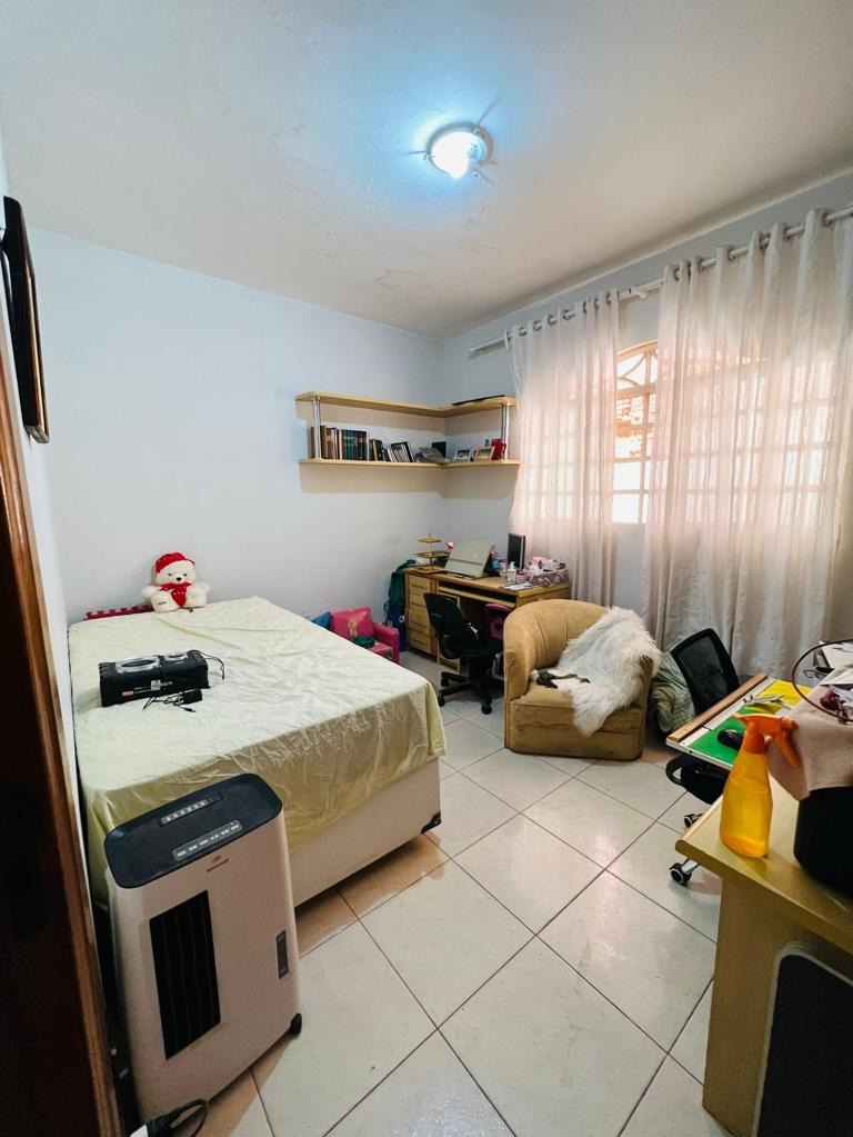 Casa à venda com 5 quartos, 180m² - Foto 7