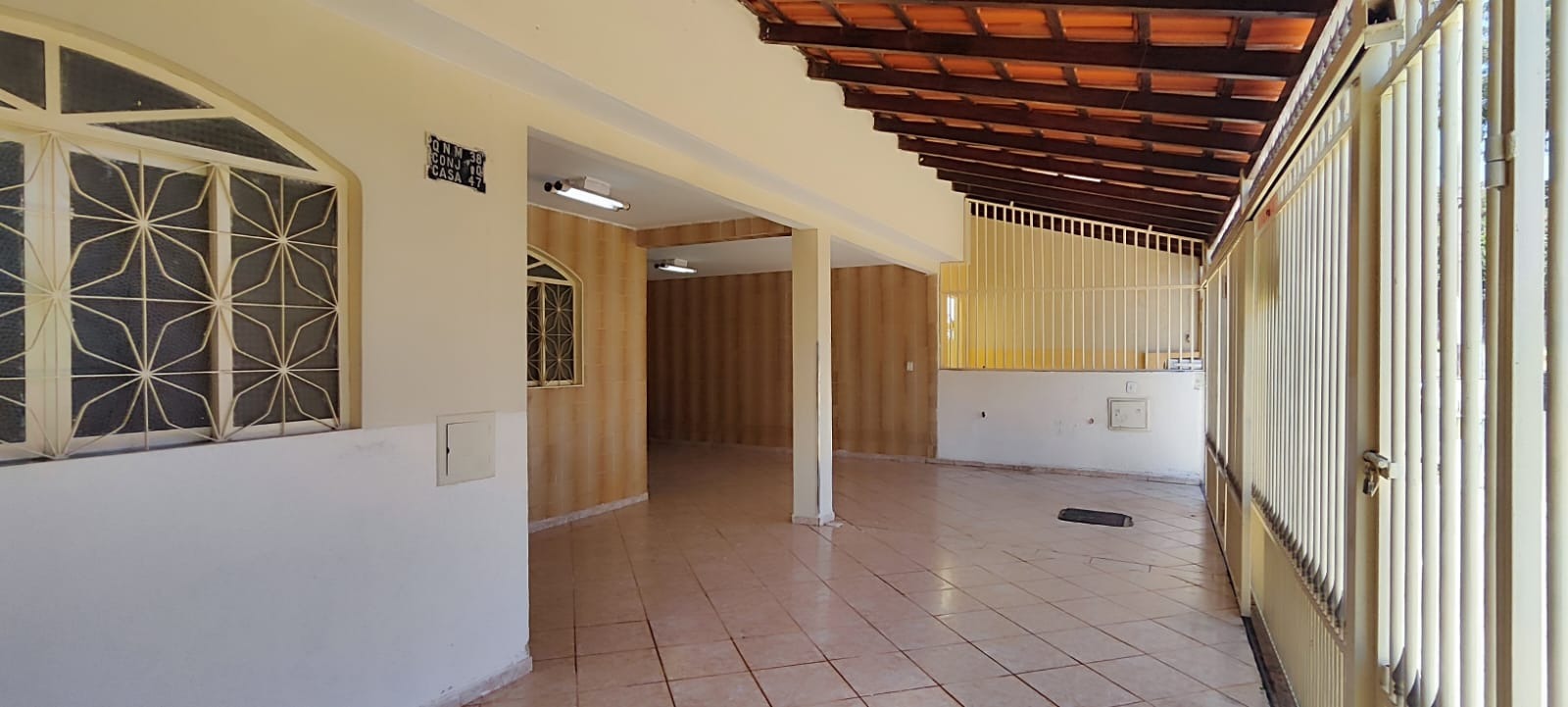 Casa à venda com 3 quartos, 120m² - Foto 1