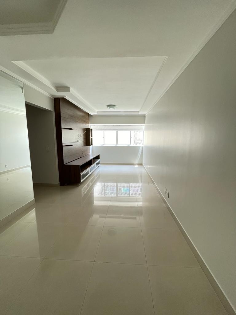 Apartamento à venda com 3 quartos, 92m² - Foto 1