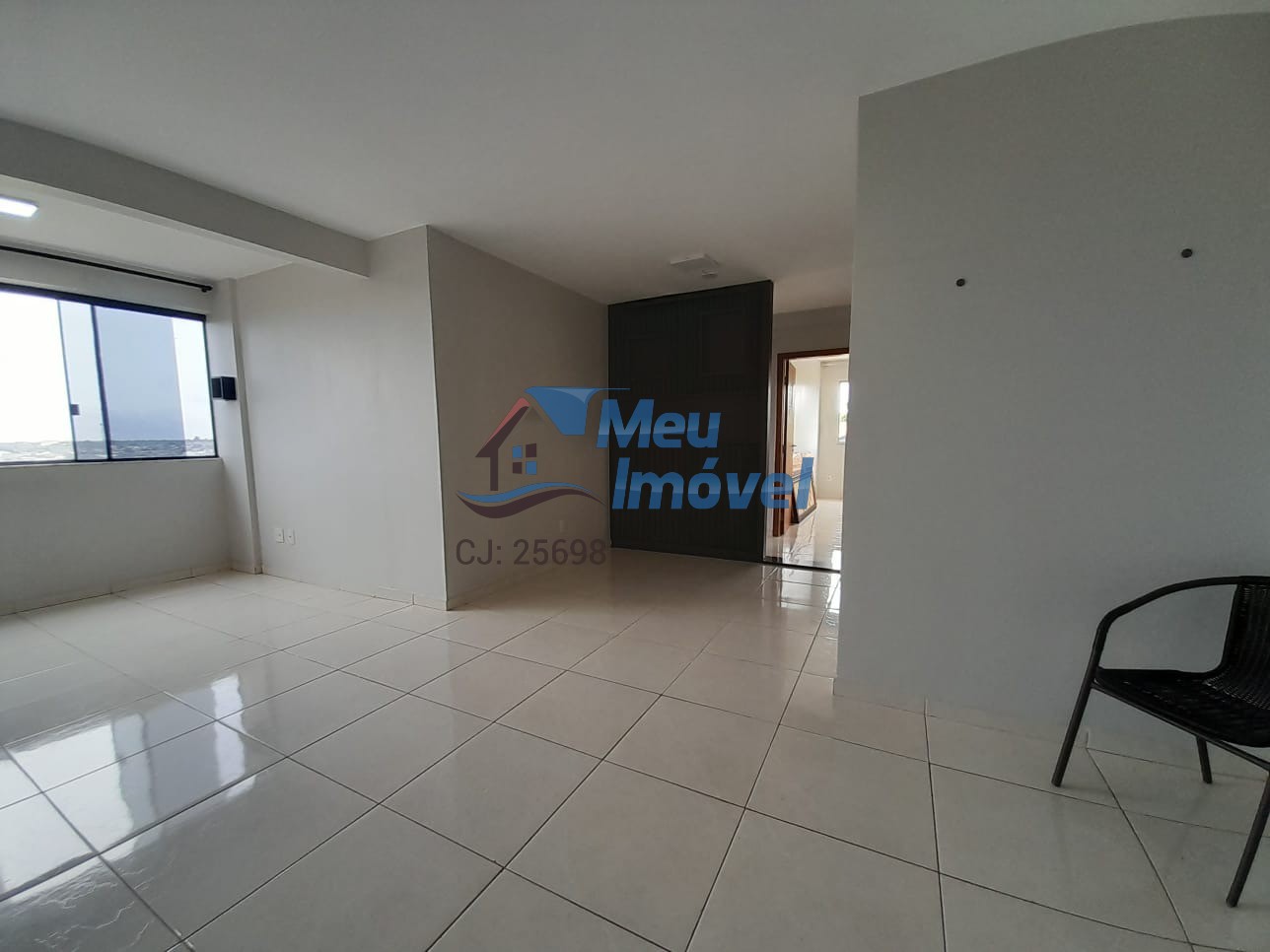 Apartamento à venda com 3 quartos, 95m² - Foto 2