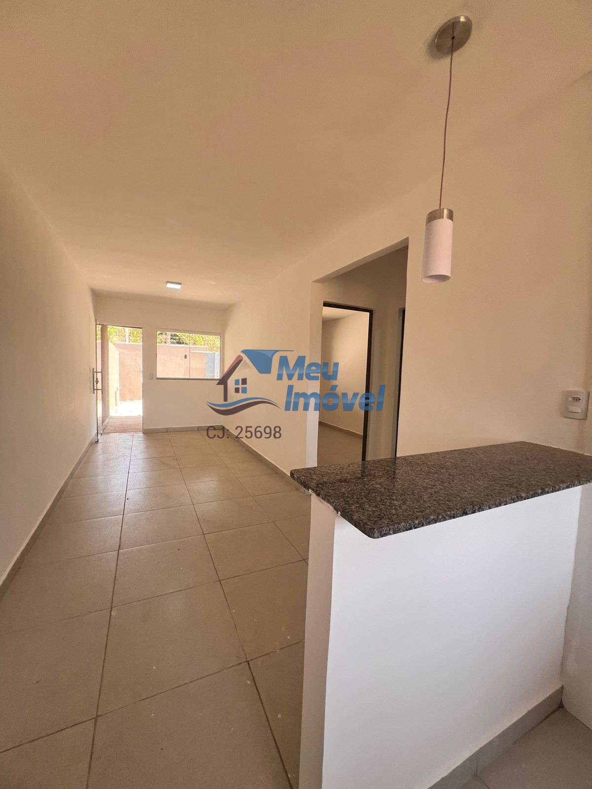 Casa à venda com 2 quartos, 81m² - Foto 1