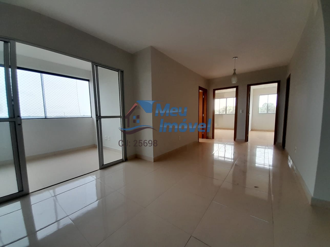 Apartamento à venda com 3 quartos, 95m² - Foto 1