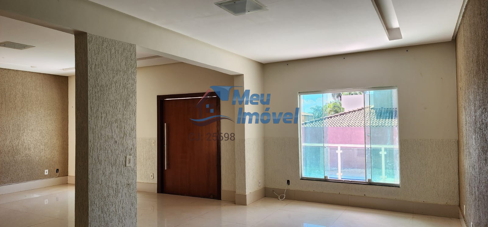 Casa à venda com 4 quartos, 300m² - Foto 2