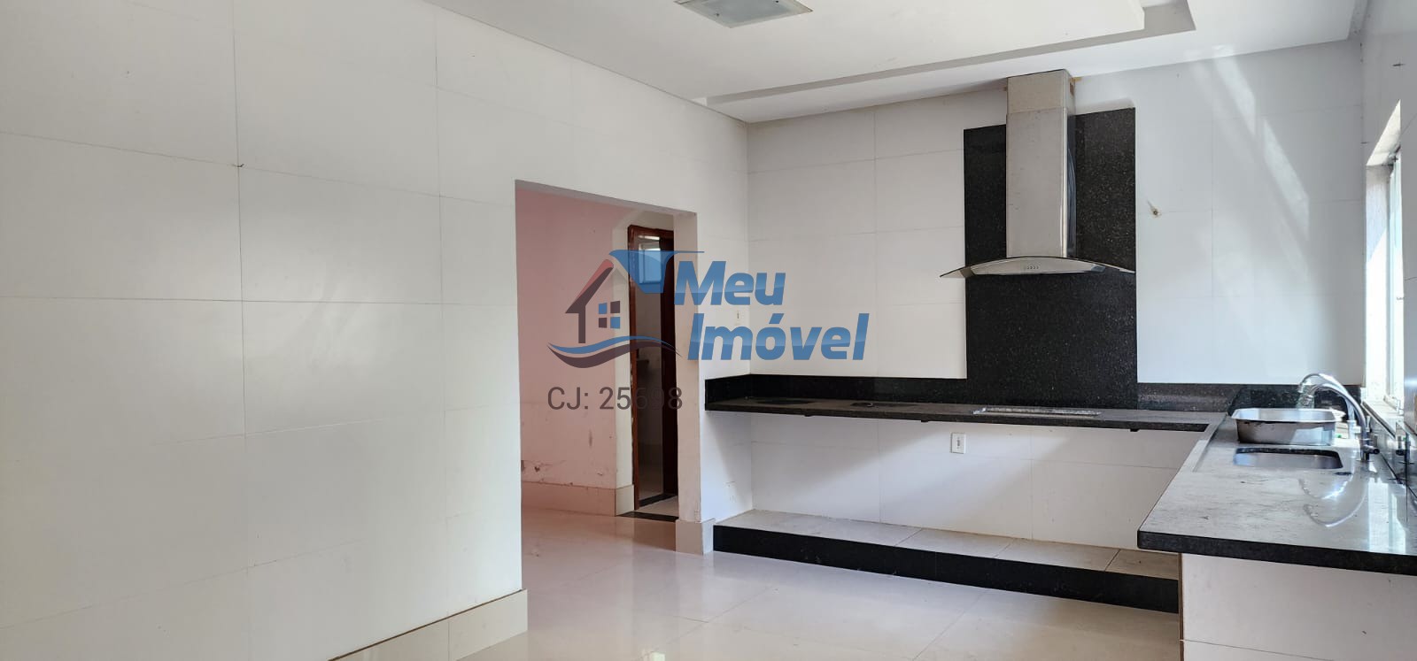 Casa à venda com 4 quartos, 300m² - Foto 6