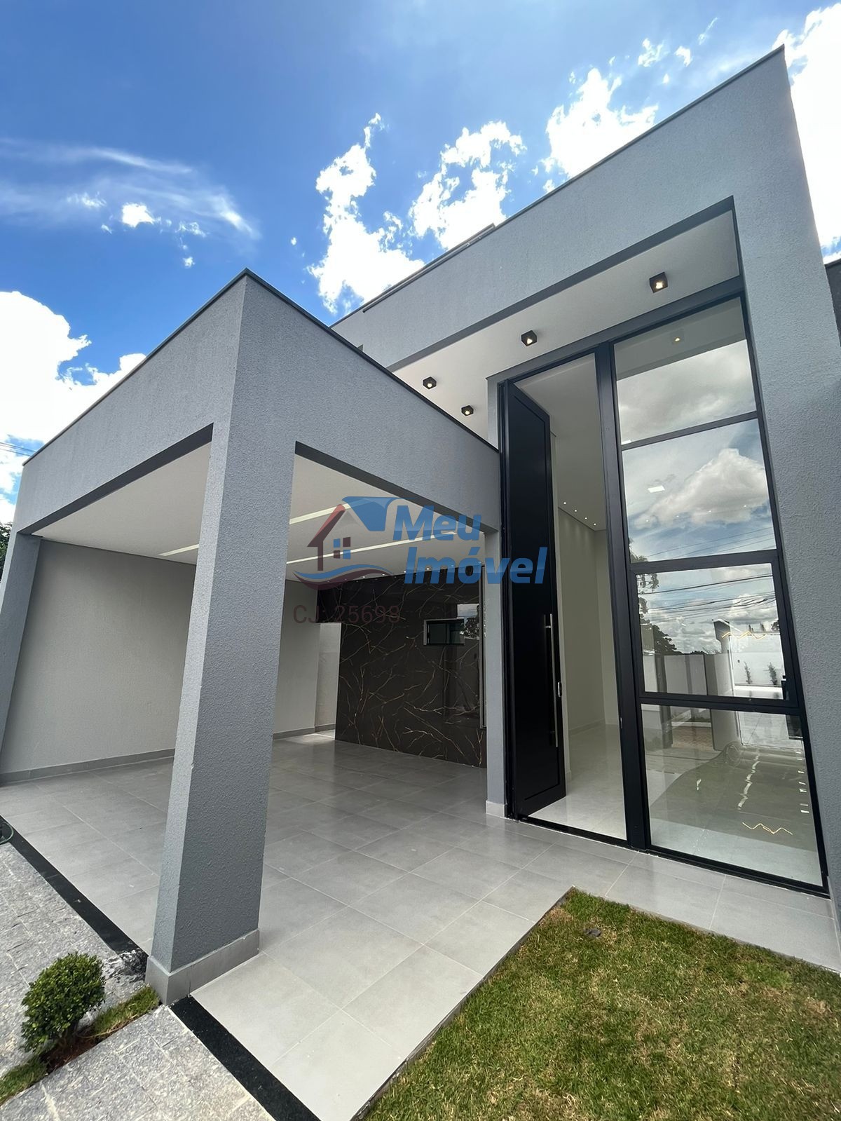 Casa à venda com 4 quartos, 250m² - Foto 1