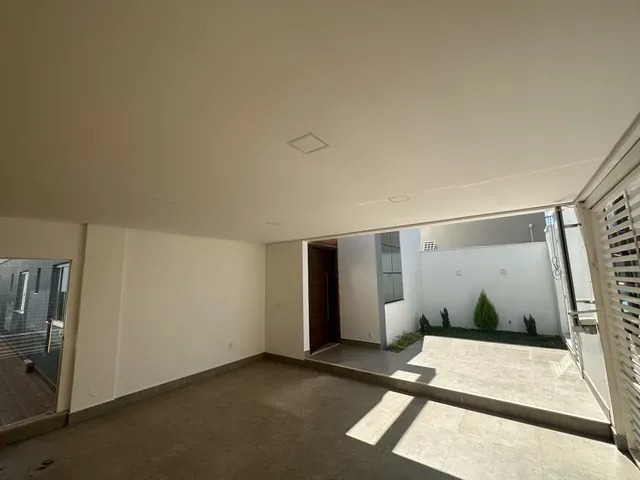 Casa à venda com 3 quartos, 230m² - Foto 3