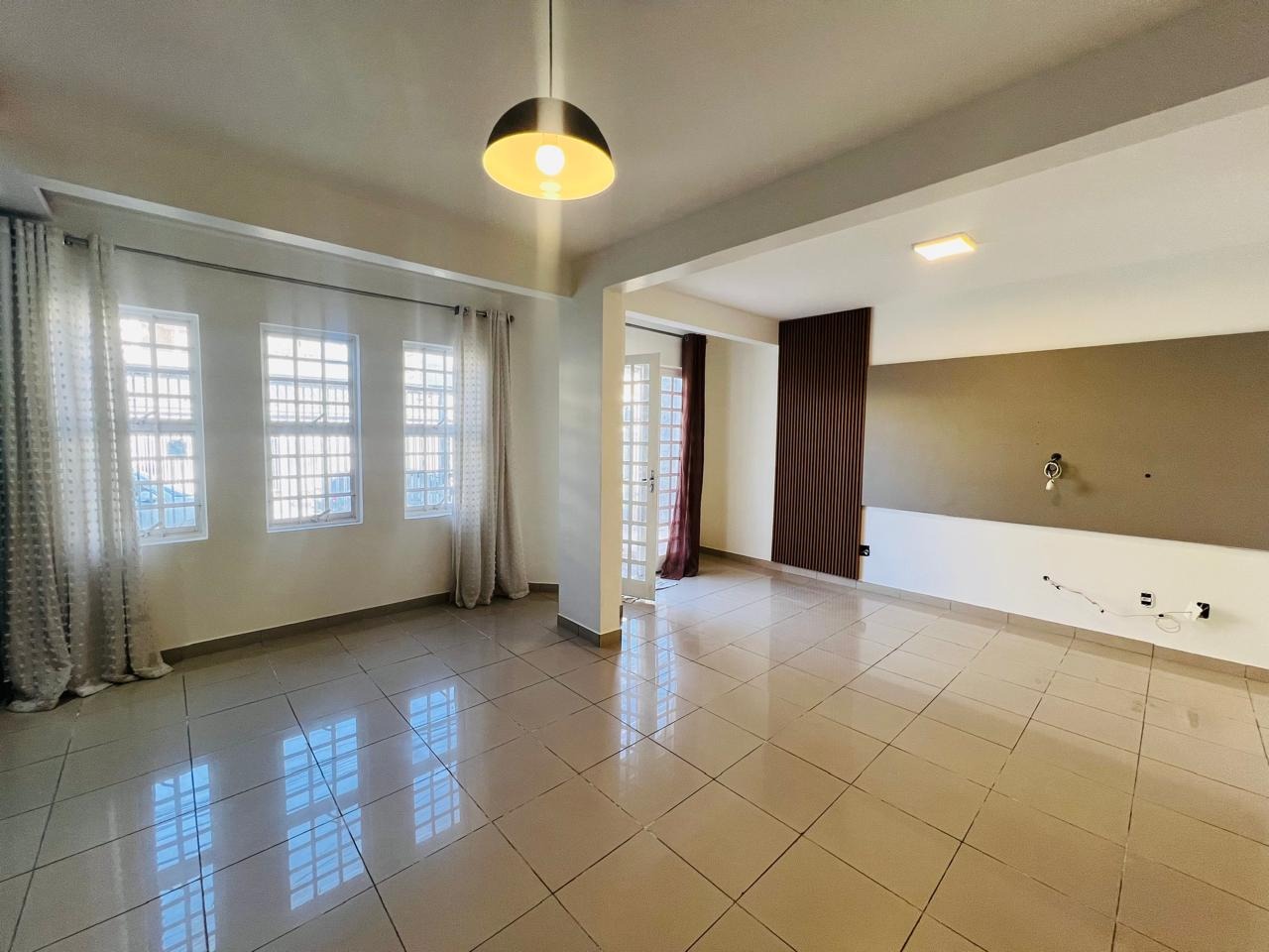 Casa à venda com 4 quartos, 300m² - Foto 2