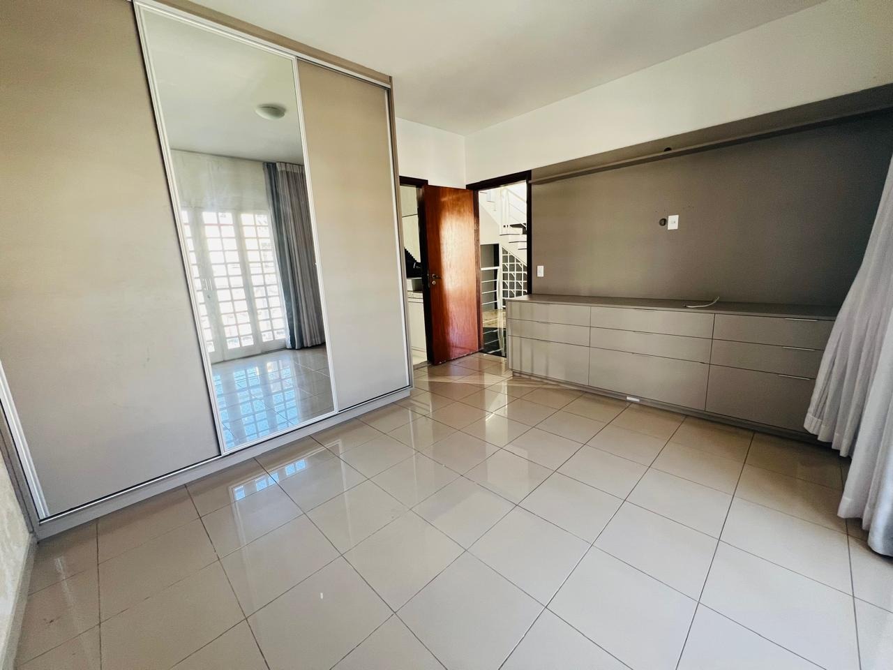 Casa à venda com 4 quartos, 300m² - Foto 6