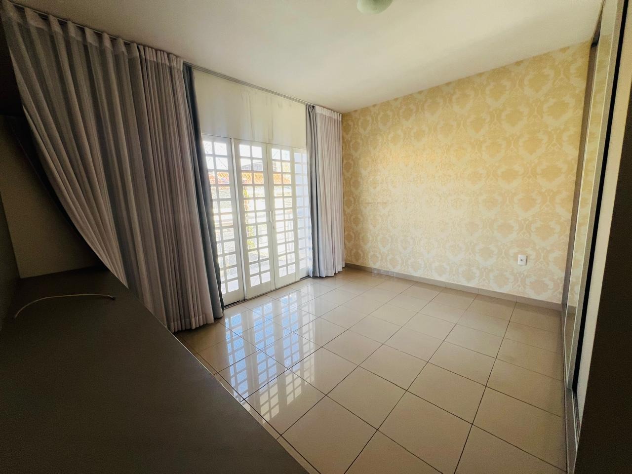 Casa à venda com 4 quartos, 300m² - Foto 15