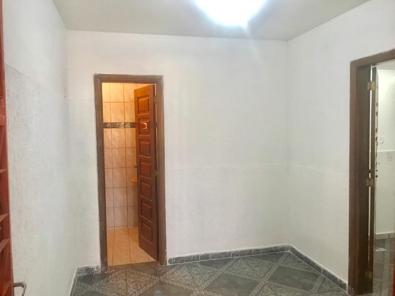 Casa para alugar com 2 quartos, 80m² - Foto 4