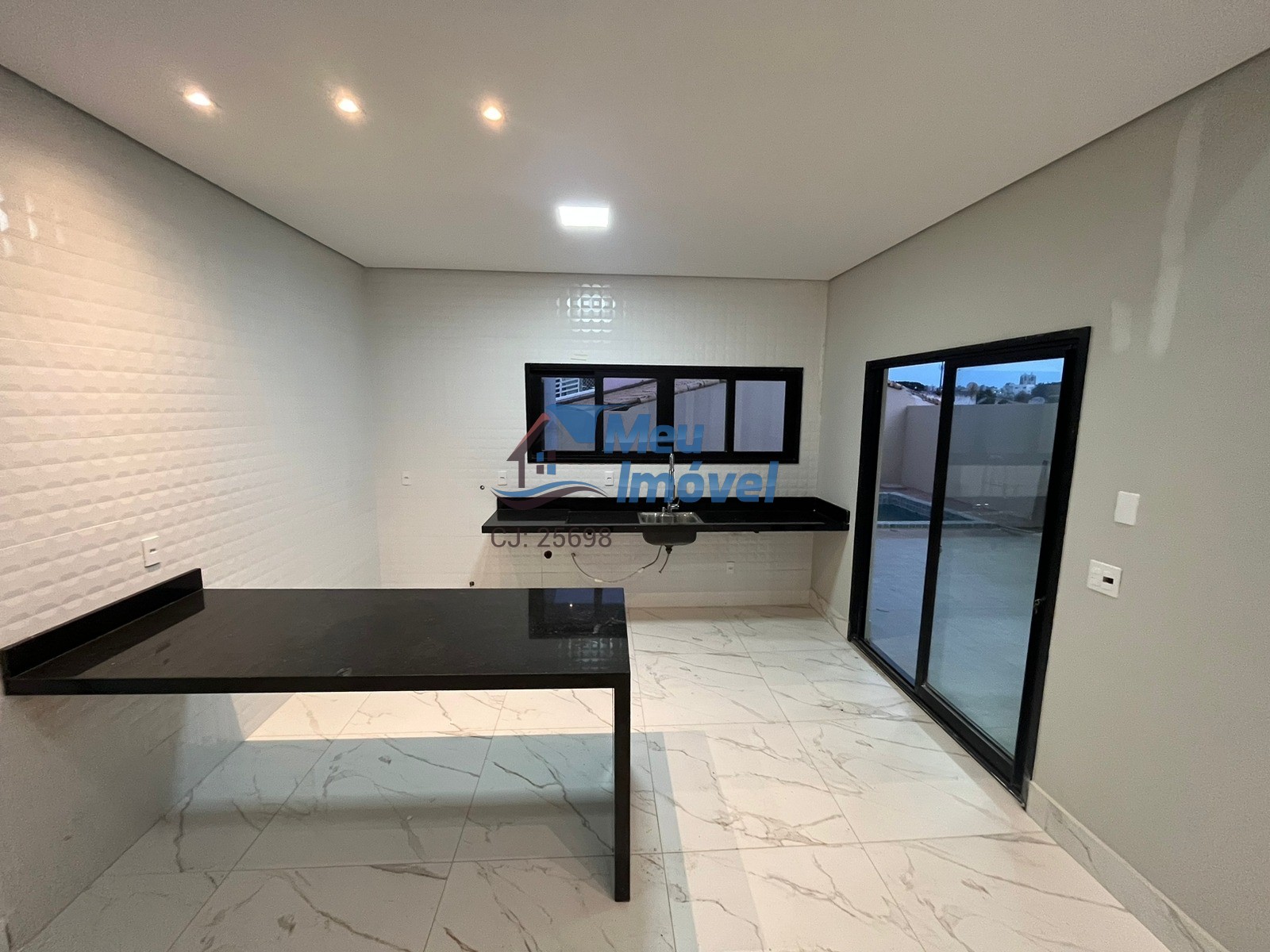 Casa à venda com 3 quartos, 250m² - Foto 11