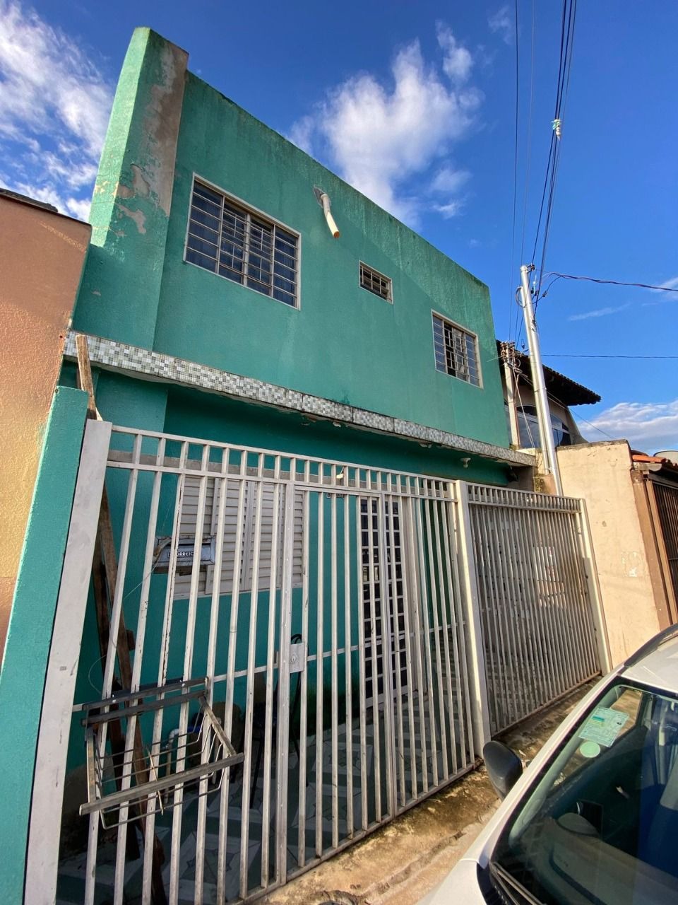 Casa à venda com 8 quartos, 200m² - Foto 1