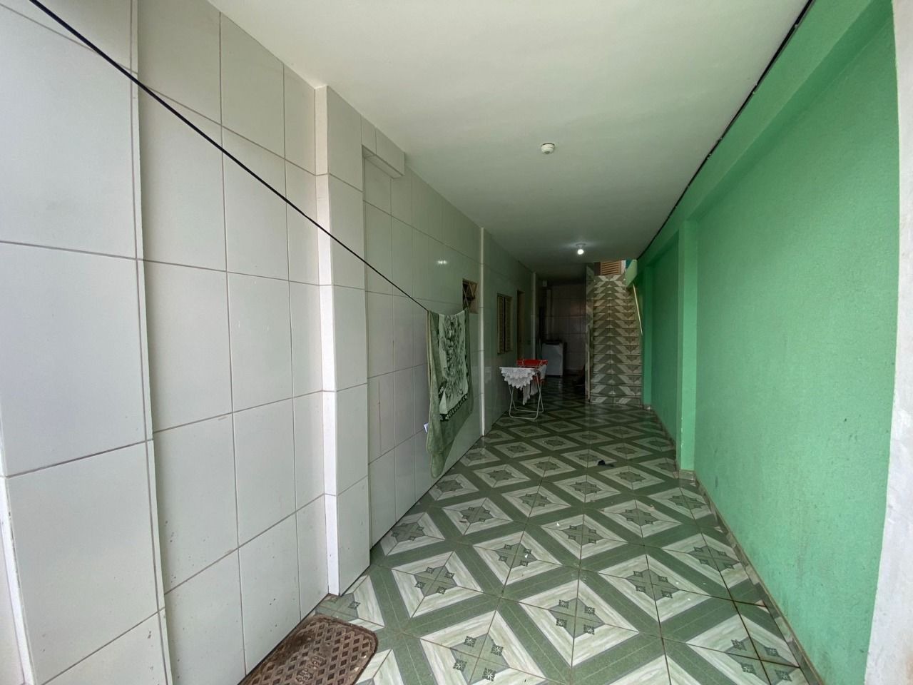 Casa à venda com 8 quartos, 200m² - Foto 2