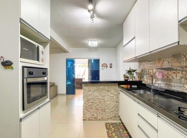 Casa à venda com 4 quartos, 200m² - Foto 3