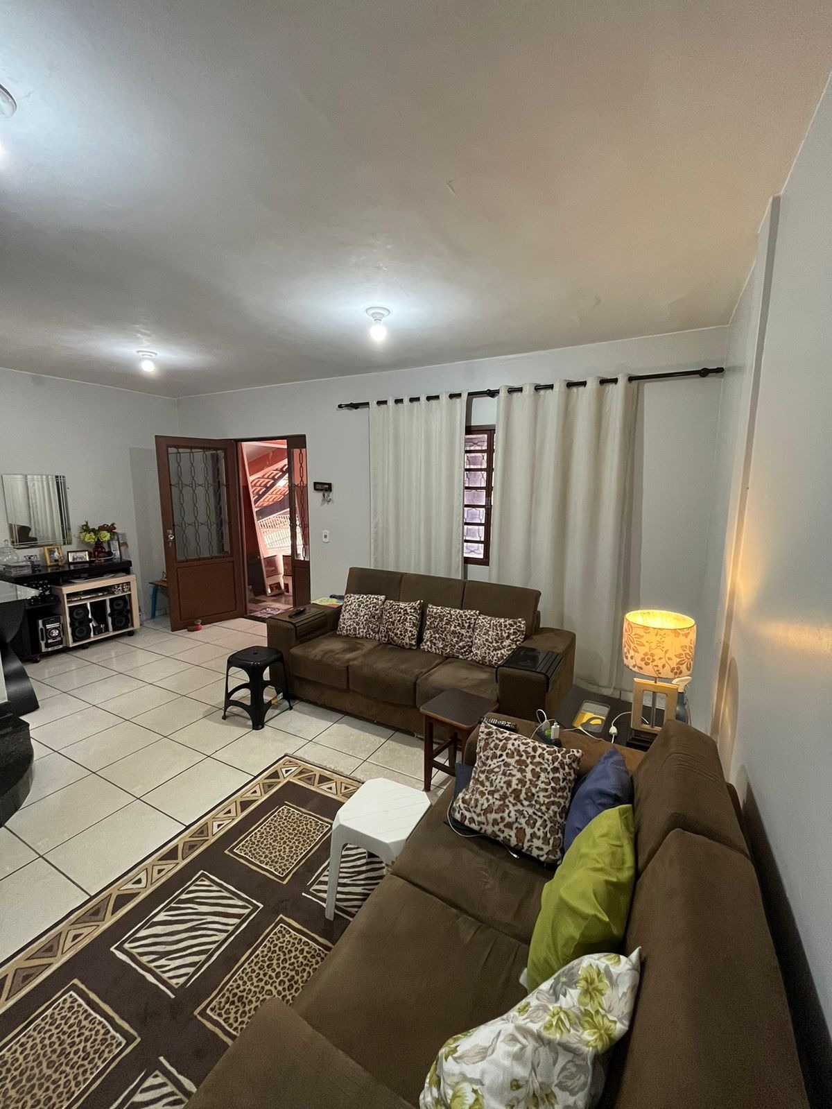 Casa à venda com 5 quartos, 300m² - Foto 1