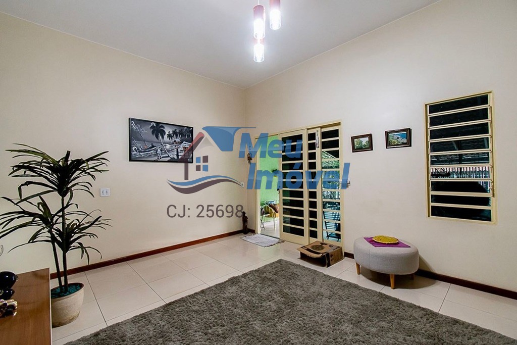 Casa à venda com 3 quartos, 360m² - Foto 3