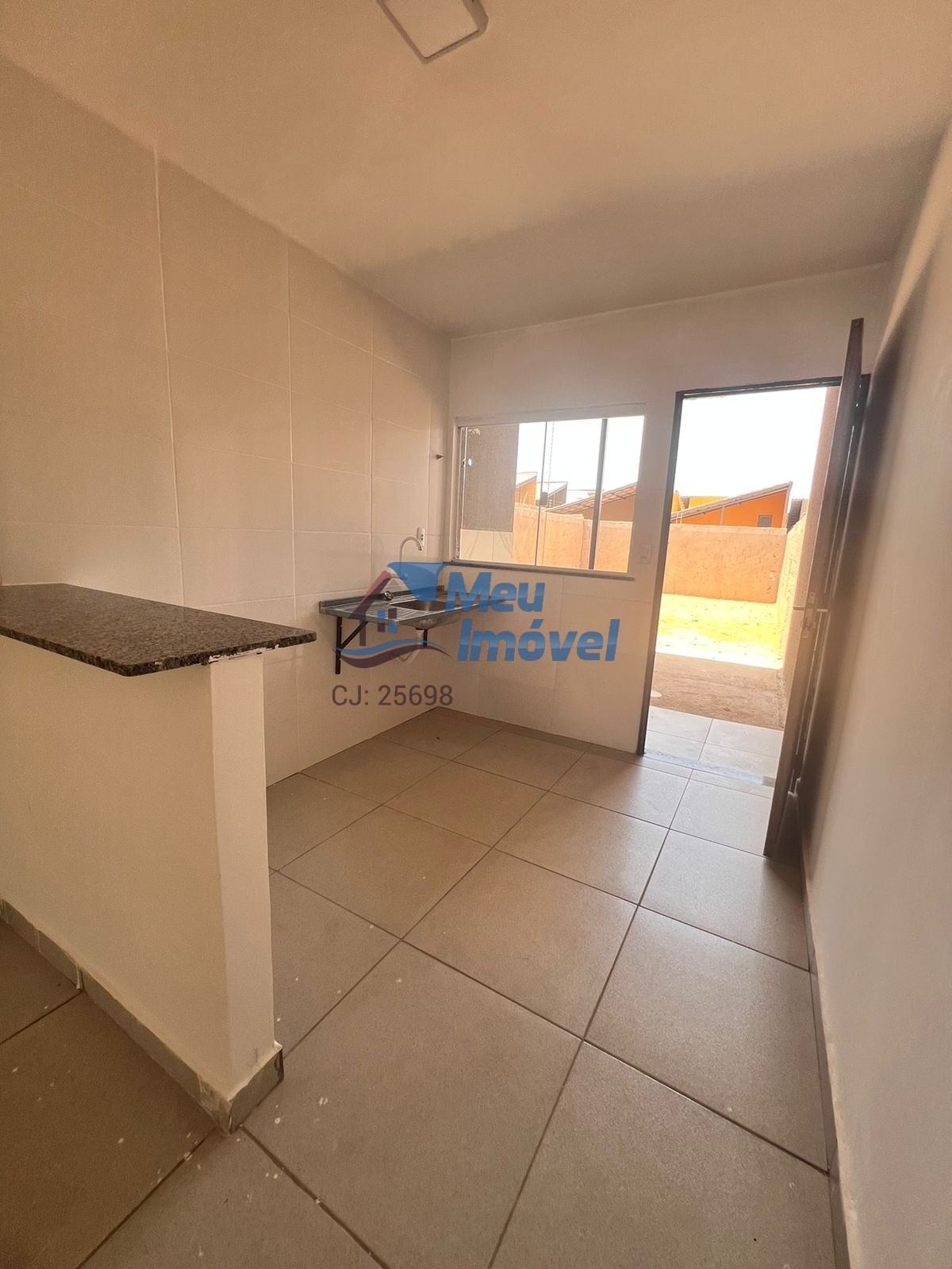 Casa à venda com 2 quartos, 81m² - Foto 2