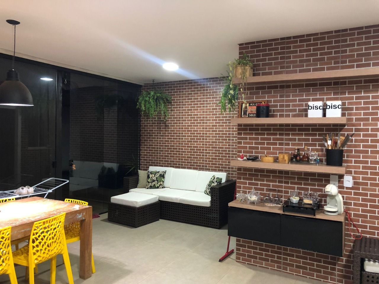 Casa à venda com 4 quartos, 285m² - Foto 1