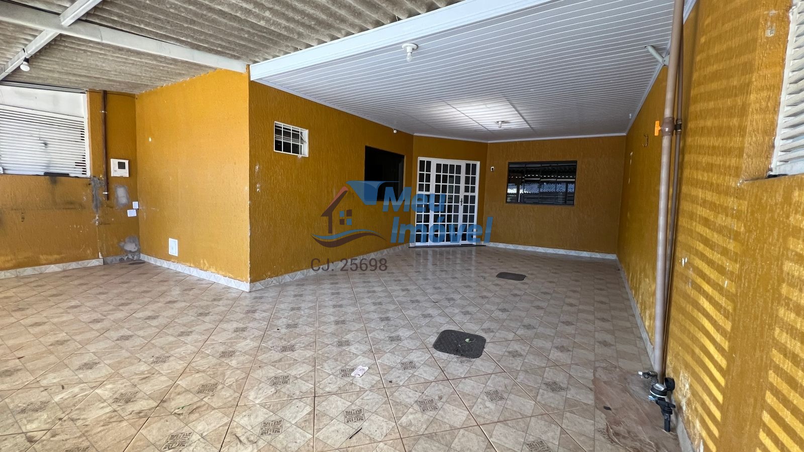 Casa à venda com 3 quartos, 112m² - Foto 1