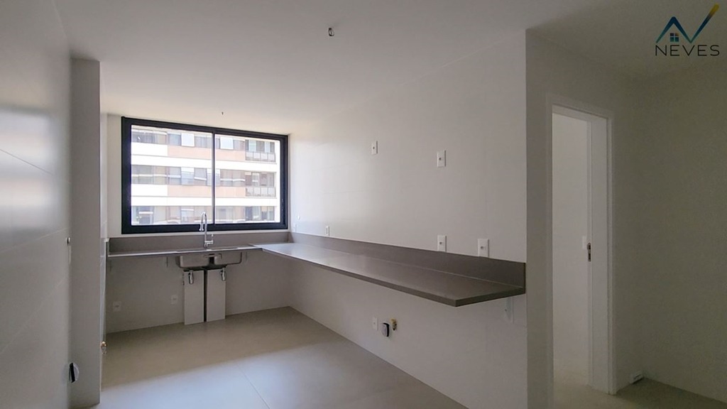 Apartamento à venda com 4 quartos, 268m² - Foto 8